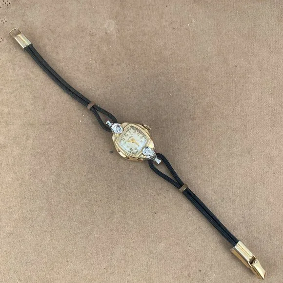 Fabulous Vintage 1951 Bulova 17 Jewel Movement 10K Gold Filled  2 Diamon… - Picture 4 of 7